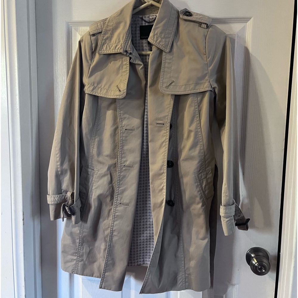 Banana republic petite Essentials Trench coat size petite XS.